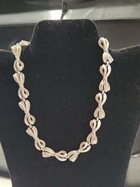 Vintage Silver Bow-Link Necklace